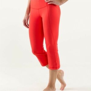 Lulu Lmeon Bright Red Capri Cropped Leggings. NWT Size 6